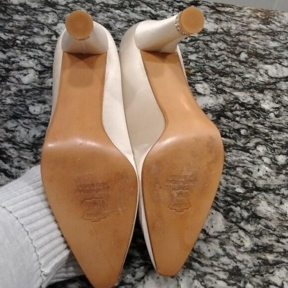 Stuart Weitzman - Picture 9 of 11